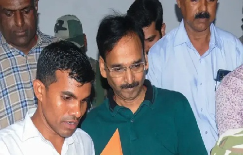 IAS विनय चौबे की मुश्किलें और बढ़ीं, परिवार समेत 7 लोगों के खिलाफ नई FIR