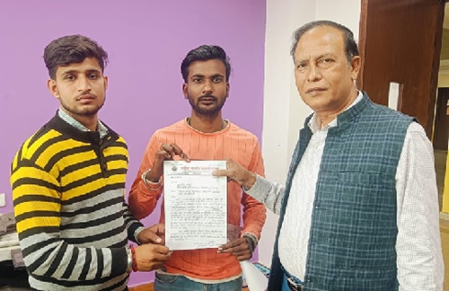 अभाविप प्रतिनिधिमंडल ने दीक्षांत समारोह टाउन हॉल में कराने के विरोध में कुलसचिव को सौंपा ज्ञापन