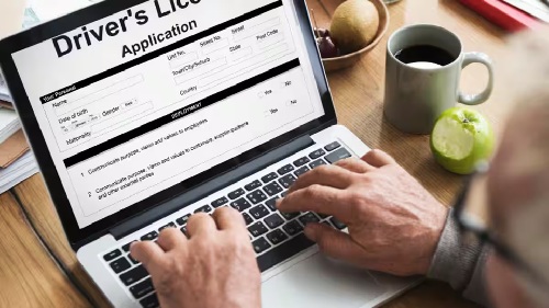 अब ड्राइविंग लाइसेंस बनवाने के लिए RTO नहीं लगाना होगा चक्कर, मोबाइल से ही दे सकेंगे टेस्ट — जानें कैसे