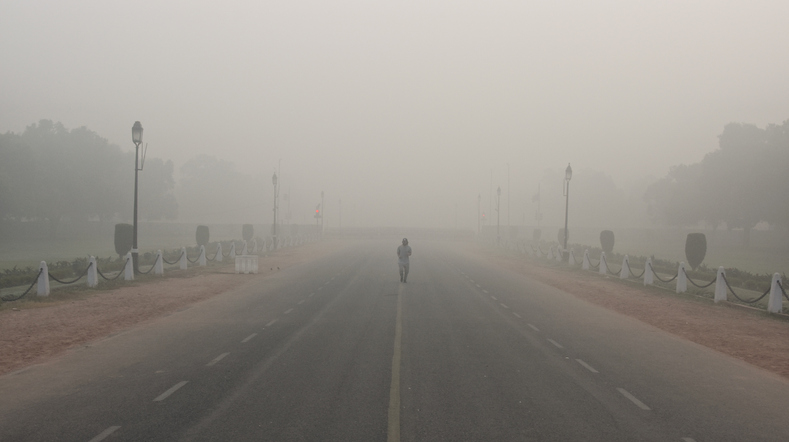 घने कोहरे और शीतलहर का अलर्ट: उत्तर भारत में बढ़ी ठंड, दृश्यता शून्य तक गिरी