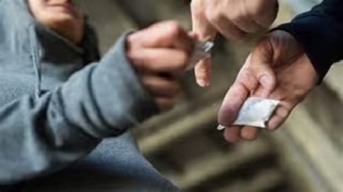 सुखदेव नगर थाना क्षेत्र में नशे के सौदागरों पर पुलिस का शिकंजा, दंपत्ति गिरफ्तार