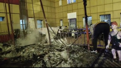 Breaking: धनबाद रेलवे स्टेशन के मुख्य गेट के पास लगी आग, दमकल ने समय रहते पाया काबू