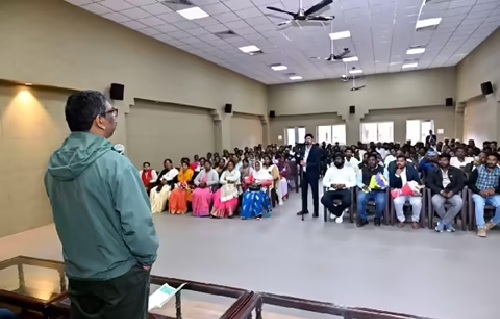 सीएम हेमंत सोरेन से मिले आमजन और सामाजिक कार्यकर्ता, जनसमस्याओं के समाधान को लेकर हुई चर्चा