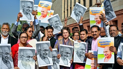 VB-G RAM G बिल को लेकर संसद में विपक्ष का विरोध, महात्मा गांधी के अपमान का आरोप