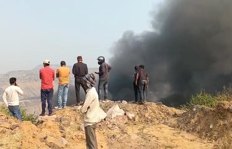 कतरास की बंद खदान में भूमिगत आग, जहरीली गैस से इलाके में हड़कंप