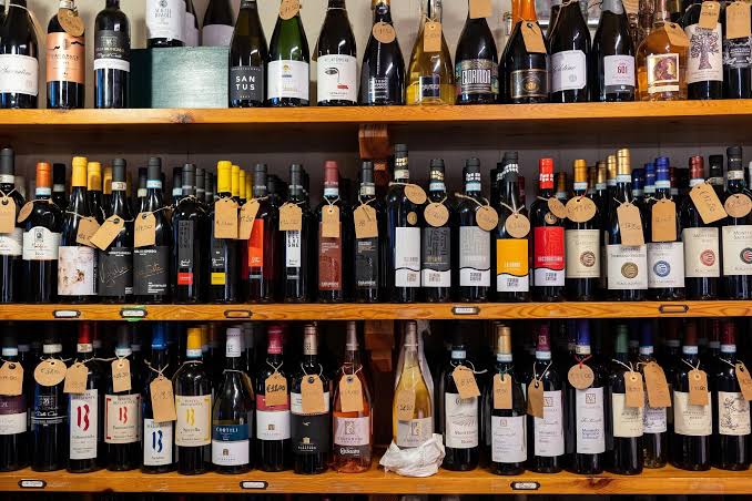 शराब घोटाले में बड़ा खुलासा: घटिया देशी शराब से सरकार को 136 करोड़ का नुकसान