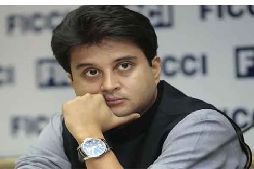 ‘स्मार्टफोन में अनिवार्य ऐप’: ज्योतिरादित्य सिंधिया के दावे पर विवाद — सोशल मीडिया पर बोले ‘झूठ’