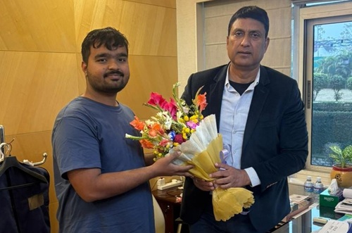 झारखंड टीम की जीत पर उत्साह, तृप्त संभव ओझा ने JSCA अध्यक्ष अजय नाथ सहदेव से की मुलाकात