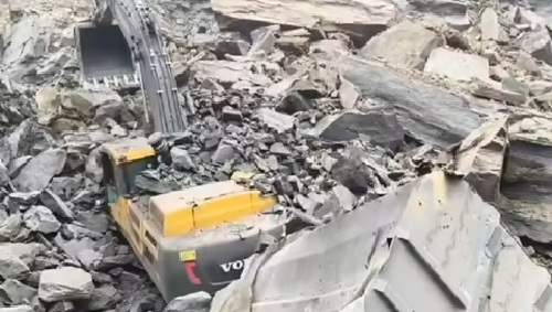 सीसीएल उरीमारी कोलियरी में दीवार ढहने से दो मजदूरों की मौत, जांच के आदेश — काम ठप